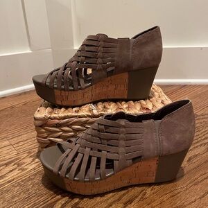 Chocolat Blu platform wedge sandals 8M
